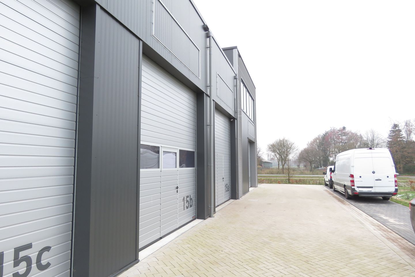 View photo 2 of Kokerbijl 15-b