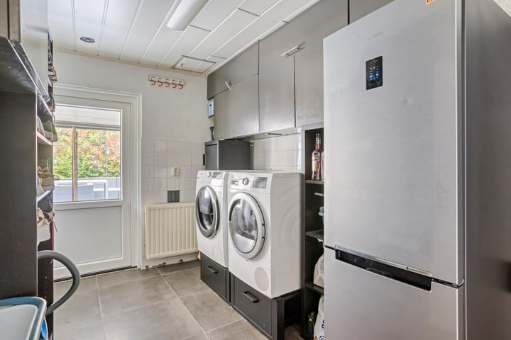 Photo 4 of Lagestraat 11