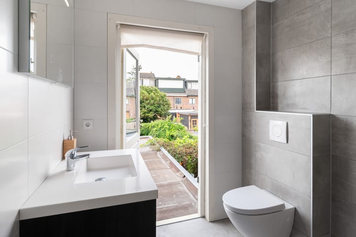 Tussenwoning te koop: Dahliastraat 10, Woerden