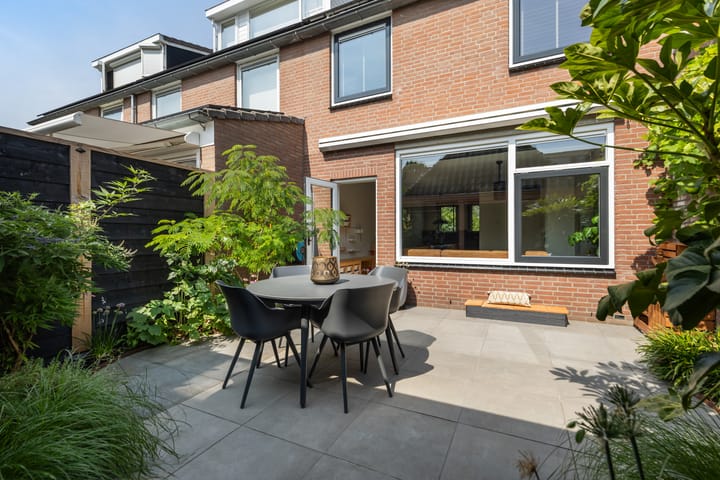 Tussenwoning te koop: Kardinaal Alfrinklaan 56, Nijkerk