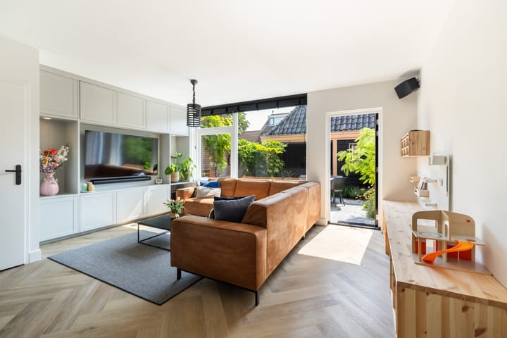 Tussenwoning te koop: Kardinaal Alfrinklaan 56, Nijkerk
