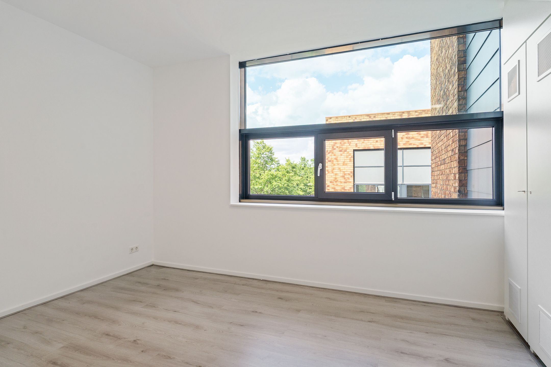 Photo 3 of Fascinatio Boulevard 890-L