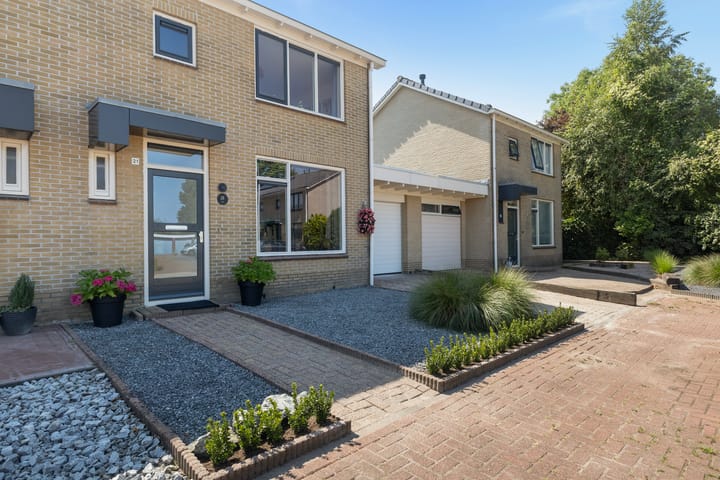 Tussenwoning te koop: Elzehof 21, Kollumersweach