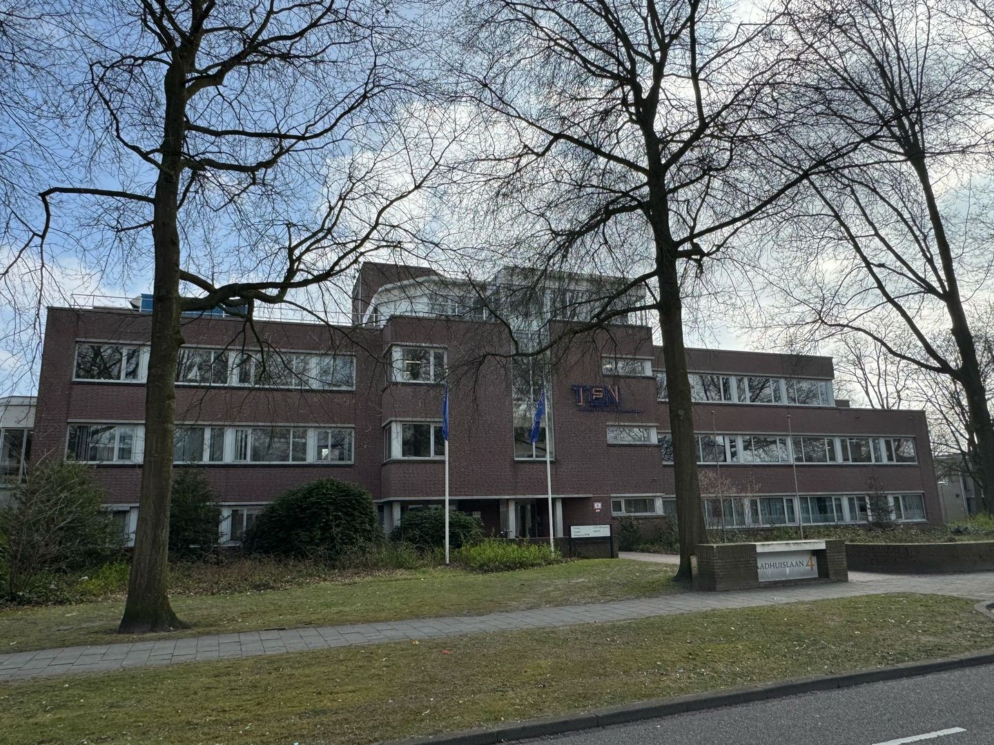 View photo 3 of Raadhuislaan 4