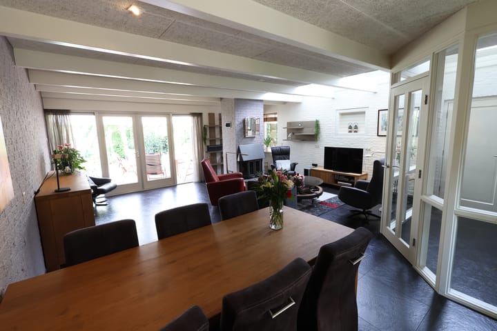 Twee-onder-één-kap te koop: Almeloseweg 72A, Vriezenveen