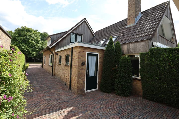 Twee-onder-één-kap te koop: Almeloseweg 72A, Vriezenveen