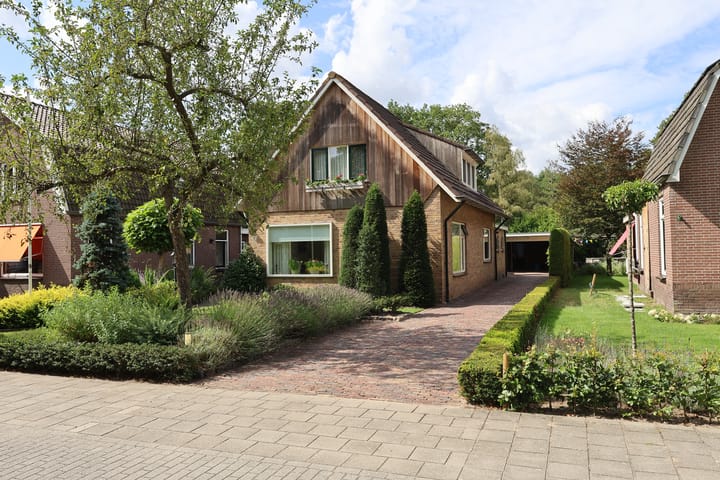 Twee-onder-één-kap te koop: Almeloseweg 72A, Vriezenveen