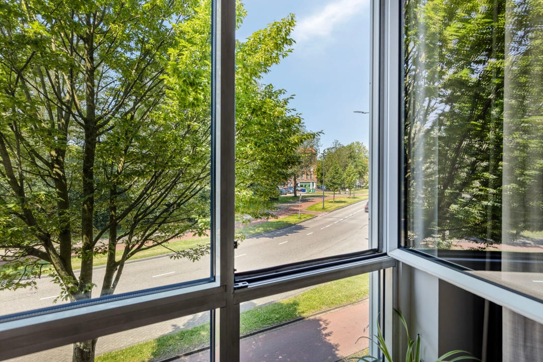 Photo 11 of Mgr. Diepenstraat 17-A