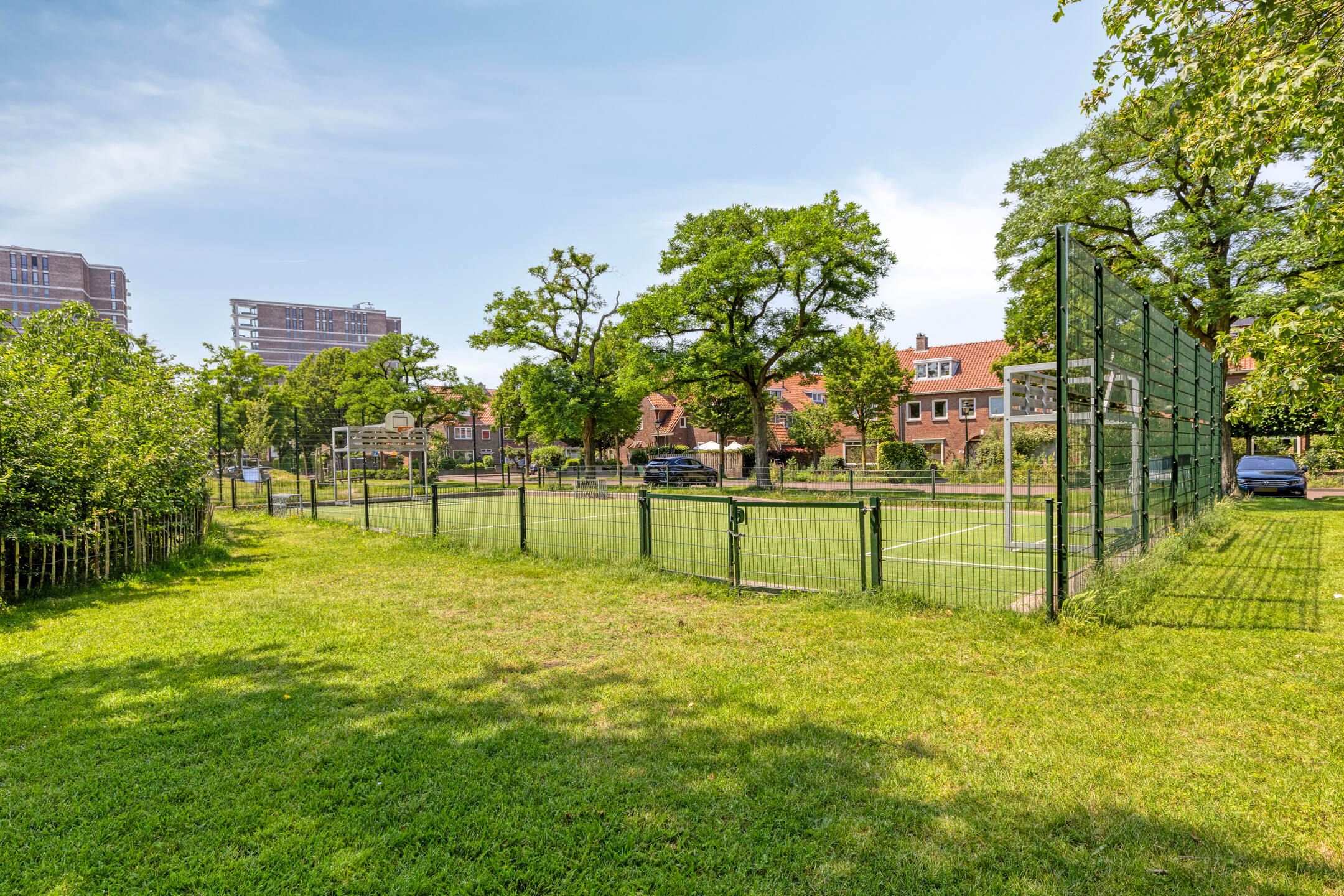 Photo 33 of Mgr. Diepenstraat 17-A