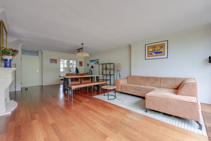 Tussenwoning te koop: Stan Laurelstraat 11, Almere