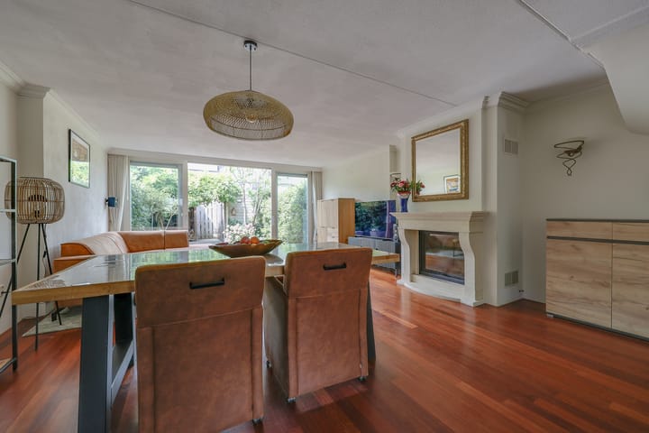 Tussenwoning te koop: Stan Laurelstraat 11, Almere
