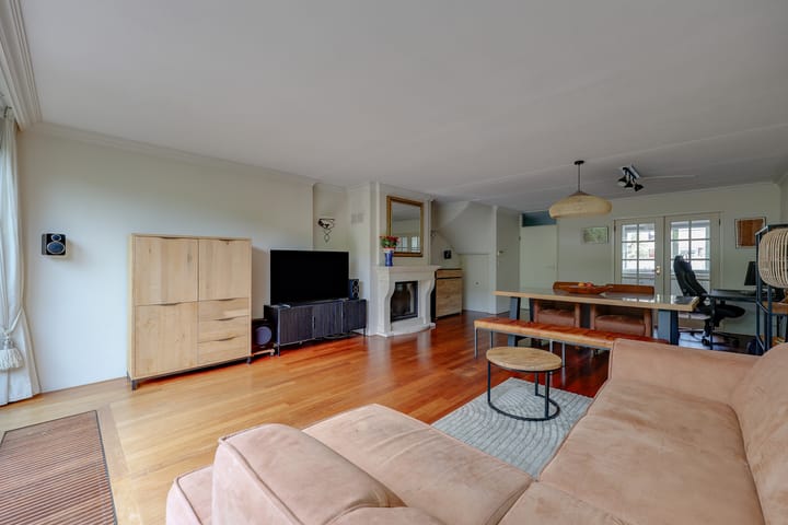Tussenwoning te koop: Stan Laurelstraat 11, Almere