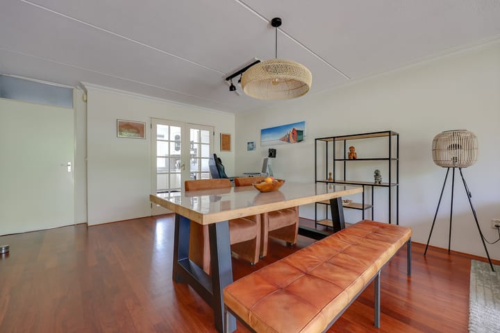 Tussenwoning te koop: Stan Laurelstraat 11, Almere