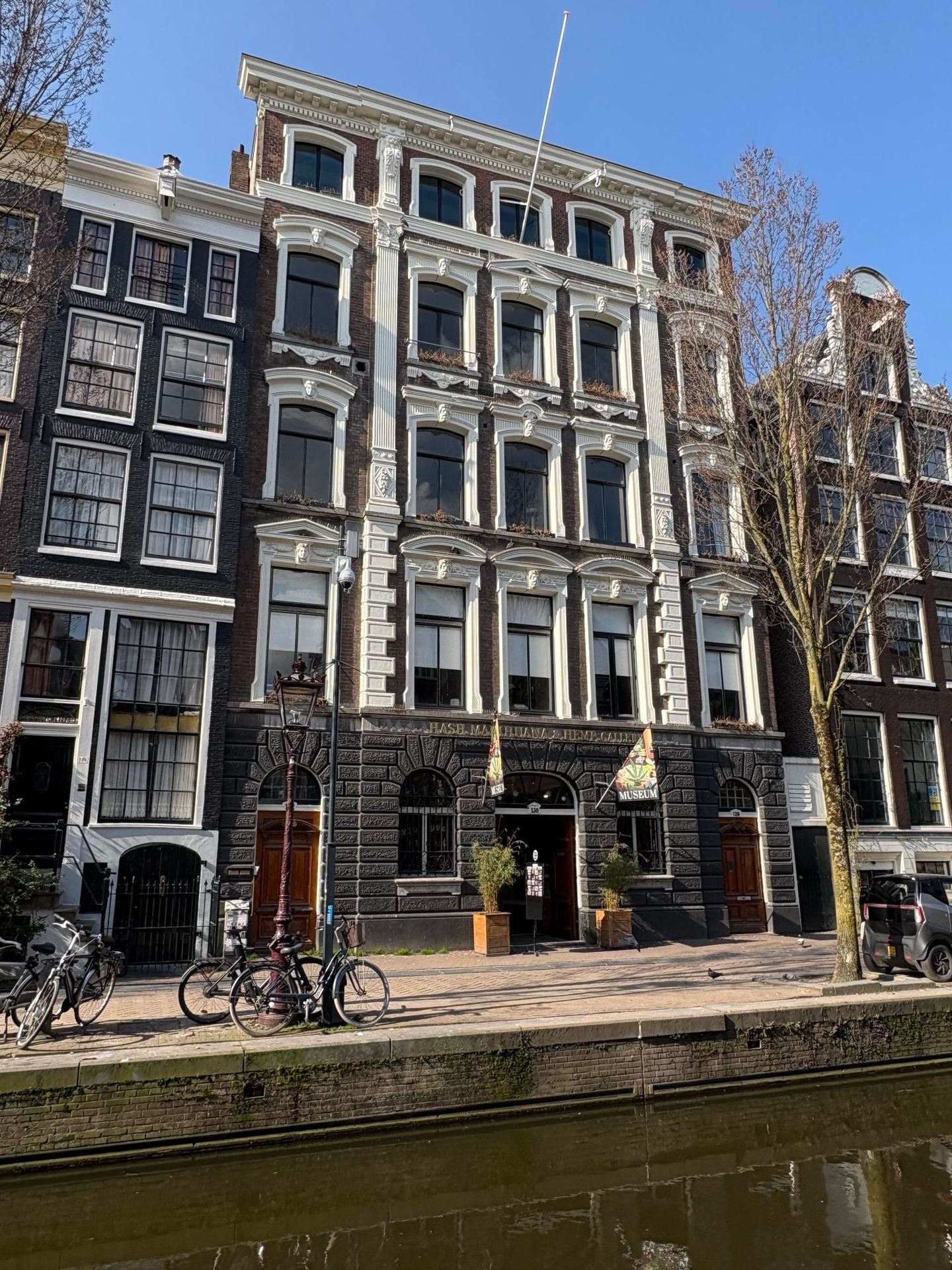 View photo 4 of Oudezijds Achterburgwal 130
