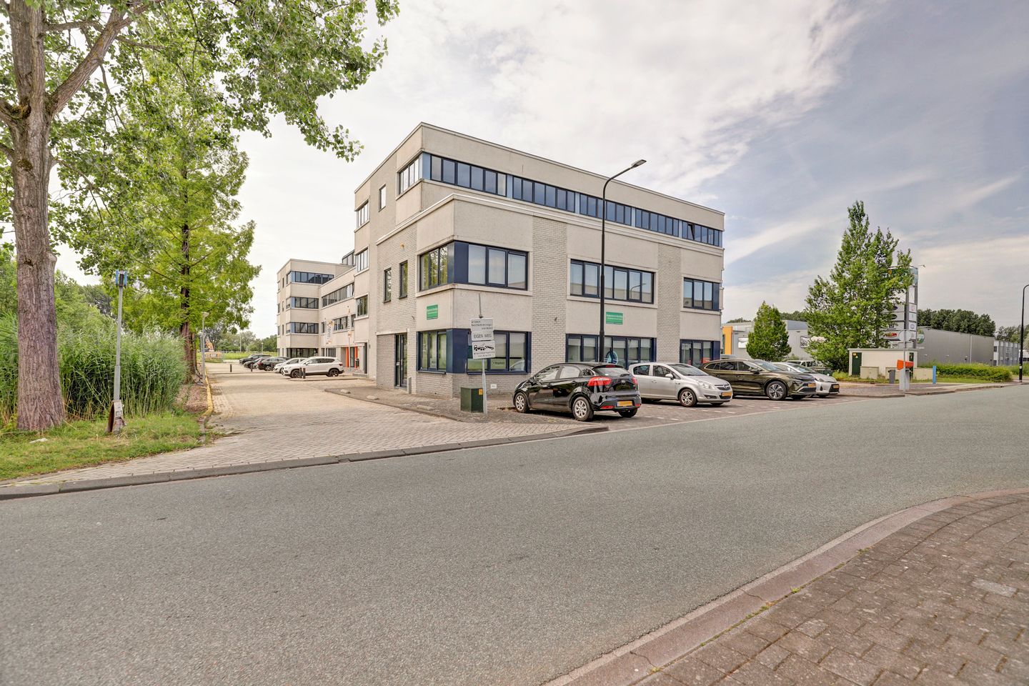 Bekijk foto 1 van Hanzeweg 21