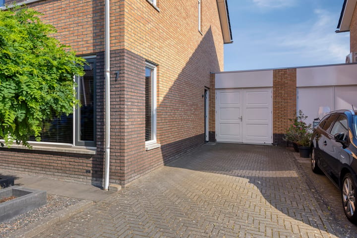 Tussenwoning te koop: Aalscheer 7, Borne