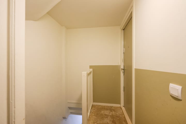 Photo 4 of Van der Hoopstraat 29-1