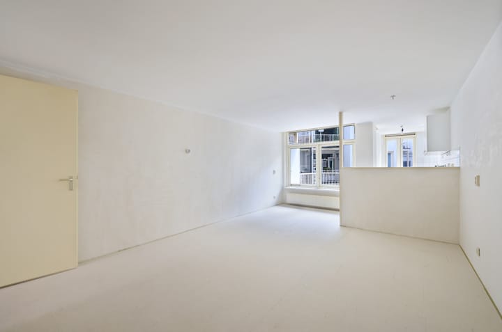 Photo 5 of Van der Hoopstraat 29-1