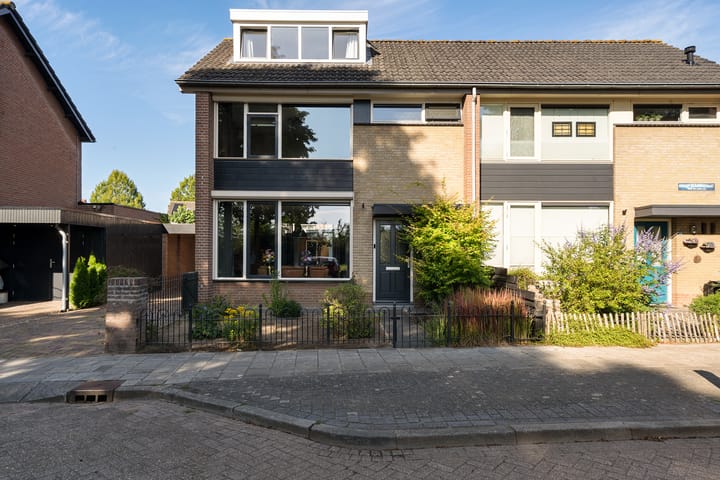 Twee-onder-één-kap te koop: Graaf Alardstraat 36, Megen