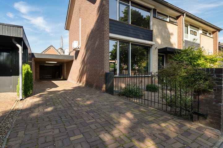 Twee-onder-één-kap te koop: Graaf Alardstraat 36, Megen