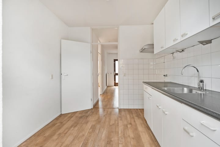 Tussenwoning te koop: Zilvermeeuw 64, Etten-Leur