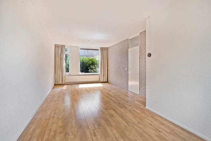 Tussenwoning te koop: Zilvermeeuw 64, Etten-Leur