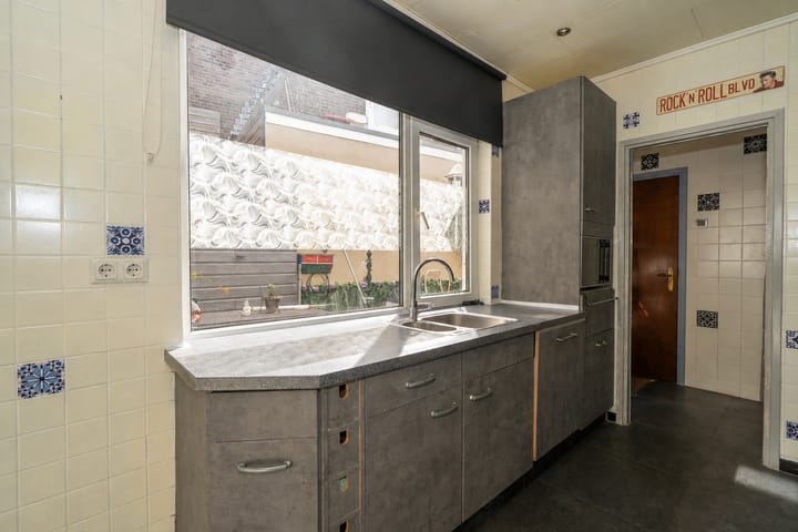 Tussenwoning te koop: Leo XIII-straat 26, Tilburg