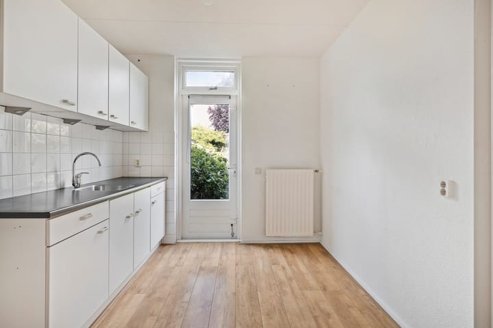 Tussenwoning te koop: Zilvermeeuw 64, Etten-Leur