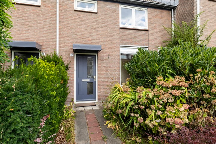 Tussenwoning te koop: Zilvermeeuw 64, Etten-Leur