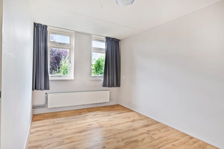 Tussenwoning te koop: Zilvermeeuw 64, Etten-Leur
