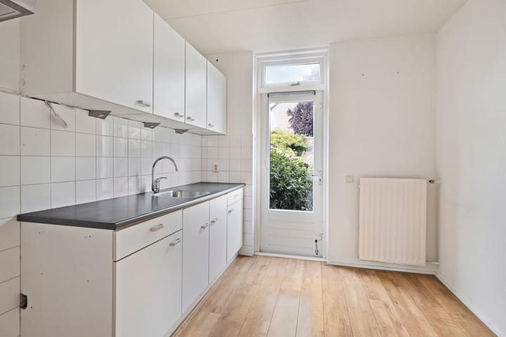 Tussenwoning te koop: Zilvermeeuw 64, Etten-Leur