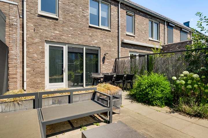 Tussenwoning te koop: Niellerveld 45, Roermond