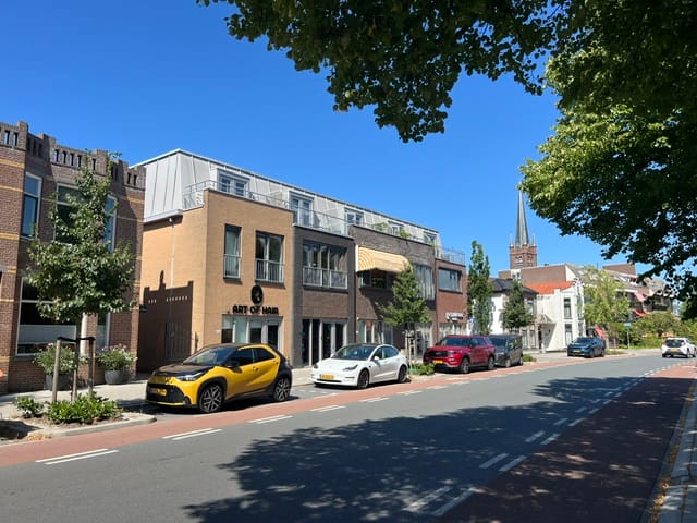 View photo 2 of Herenstraat 126