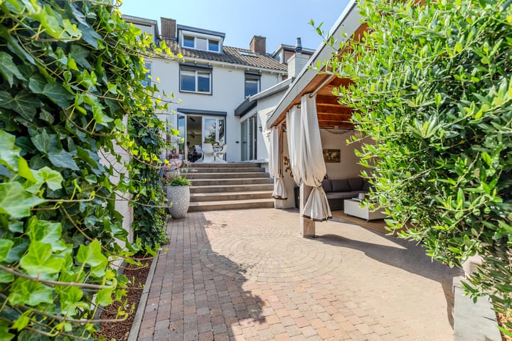 Tussenwoning te koop: Jekerschans 52, Maastricht