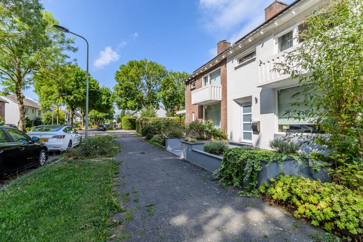 Tussenwoning te koop: Jekerschans 52, Maastricht