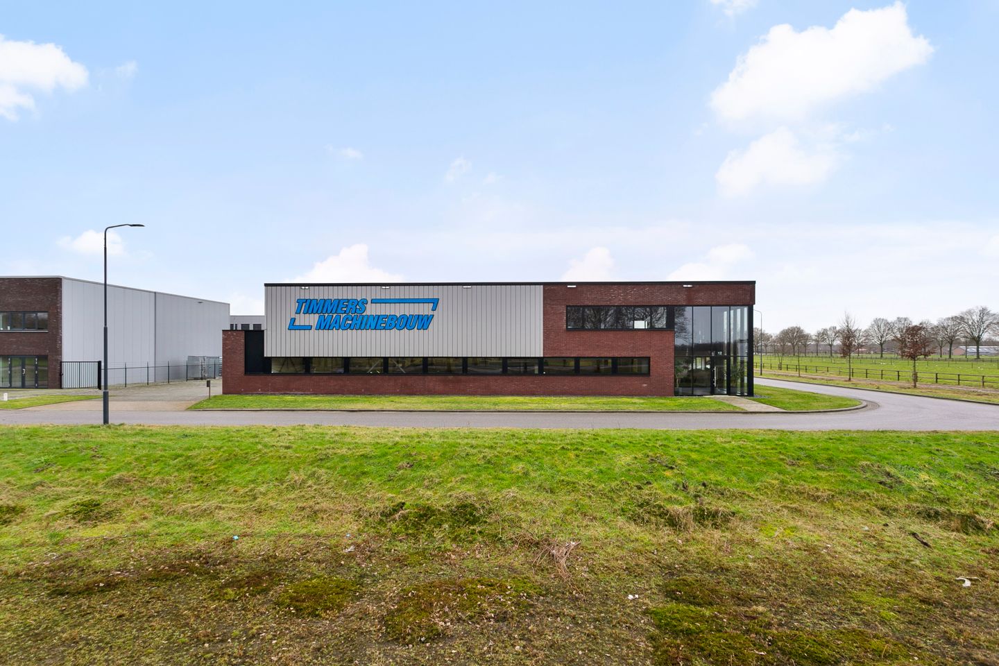 View photo 3 of Landweer 12