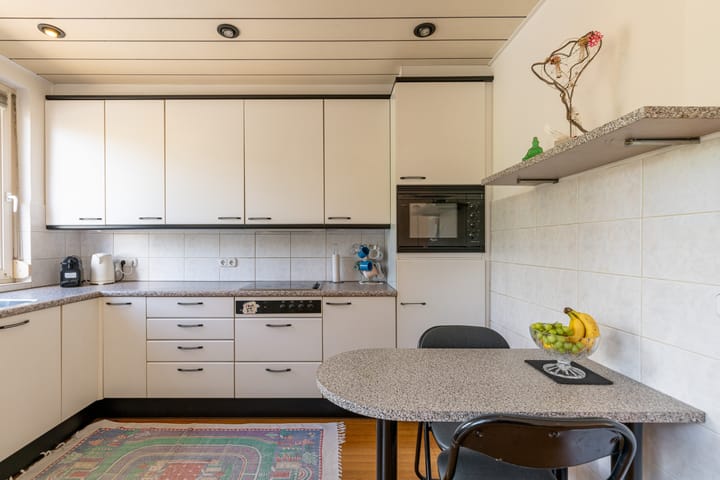 Tussenwoning te koop: Reuverbeek 10, Geleen
