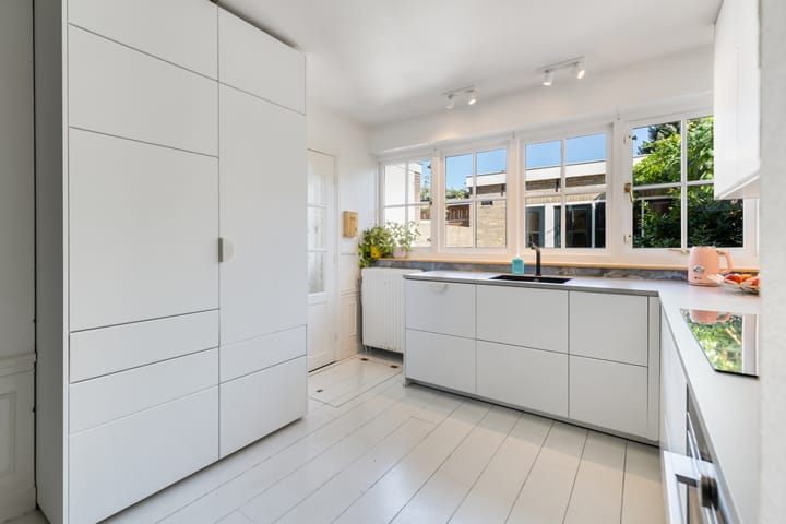 Tussenwoning te koop: Leeghwaterstraat 76, Hilversum
