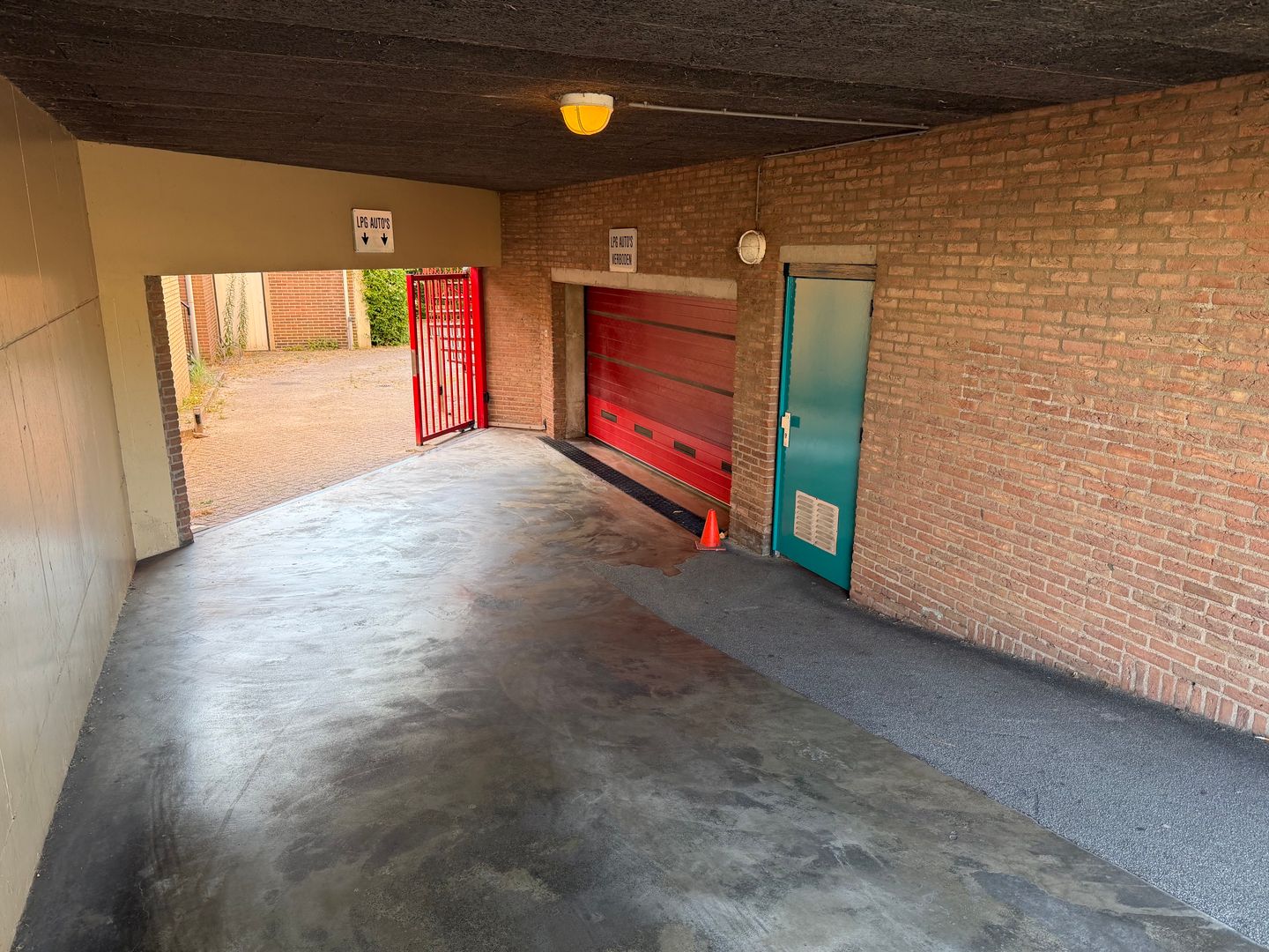 Photo 5 of Regentesseplantsoen parkeerplaats