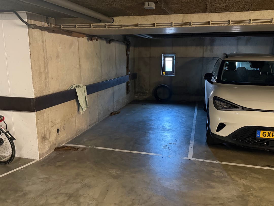 Photo 7 of Regentesseplantsoen parkeerplaats
