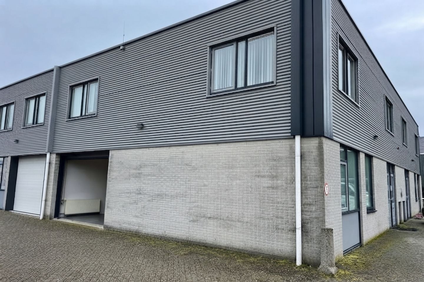 View photo 2 of Westerwerf 44