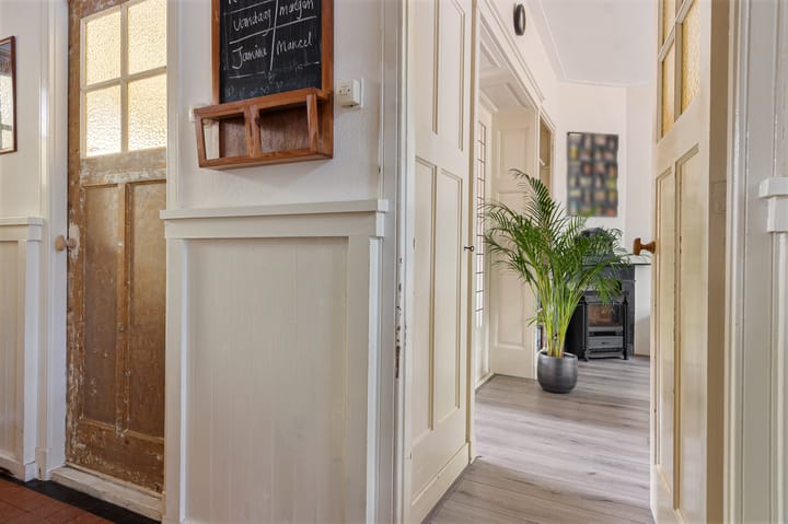Tussenwoning te koop: Parallelweg 5, Sneek