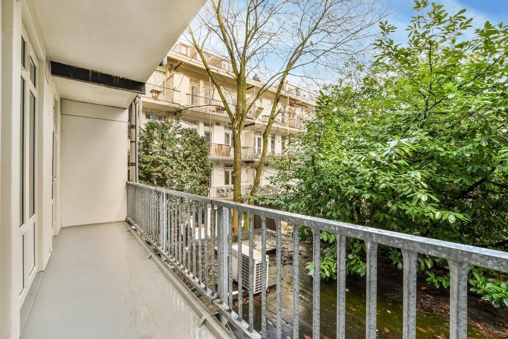 Photo 14 of Jan van Galenstraat 307-1