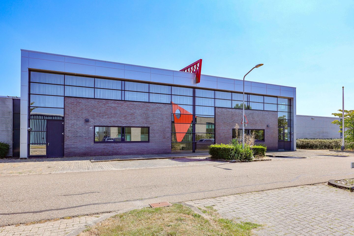 View photo 5 of Emoeweg 19-21