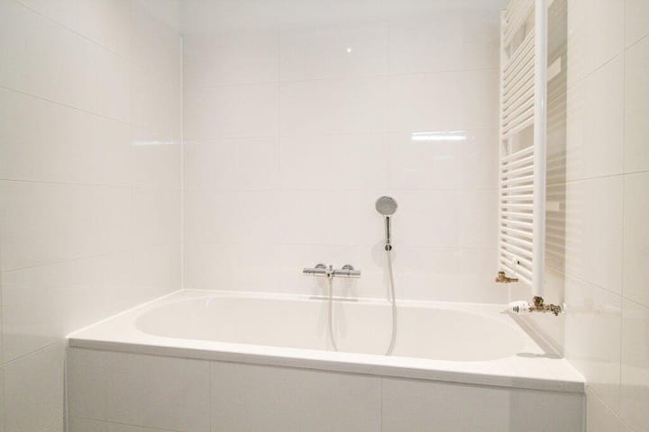 Appartement te huur: Van Eeghenstraat 44-1, Amsterdam
