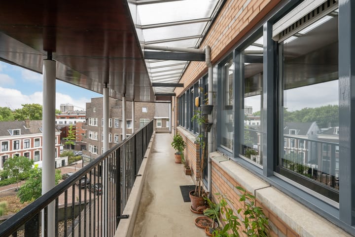Appartement te koop: Broersvest 102, Schiedam