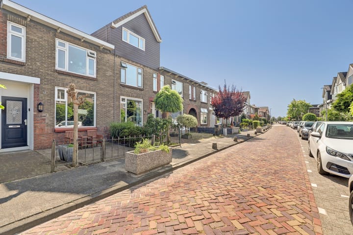Tussenwoning te koop: Burgemeester Trooststraat 40, Waddinxveen