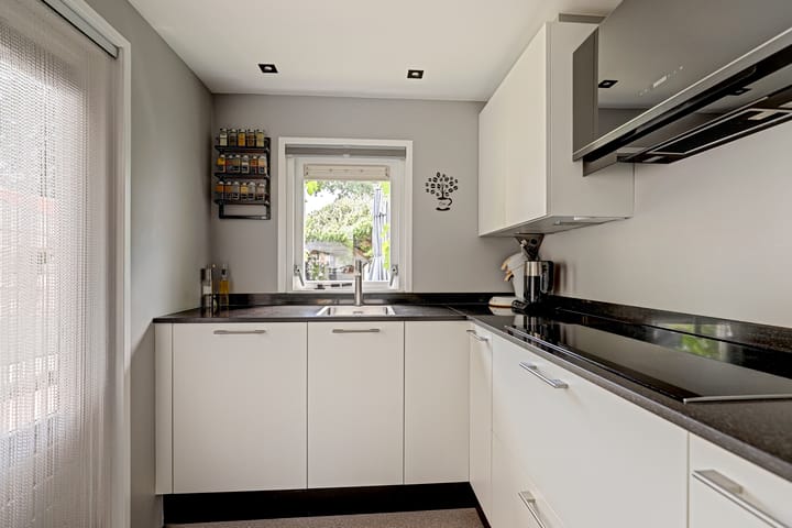 Tussenwoning te koop: Burgemeester Trooststraat 40, Waddinxveen