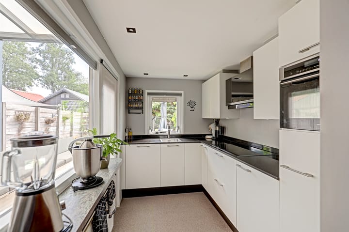 Tussenwoning te koop: Burgemeester Trooststraat 40, Waddinxveen