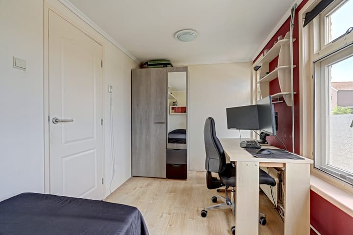 Tussenwoning te koop: Burgemeester Trooststraat 40, Waddinxveen